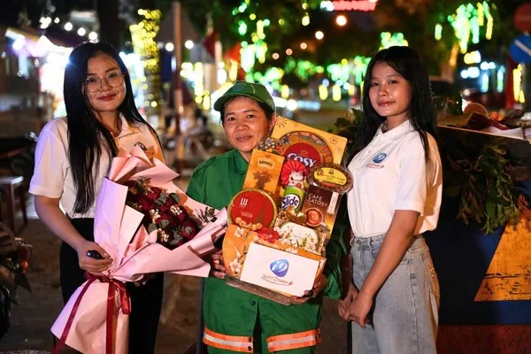 Đường dây Nóng và Email