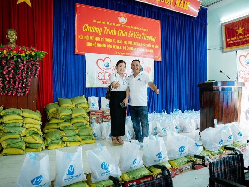 Hình ảnh minh họa nhóm hỗ trợ, thể hiện sự đồng cảm và giúp đỡ trong vấn đề cờ bạc có trách nhiệm.